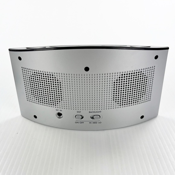 Sharper Image EC-B100 20 Sound Soother Dual Alarm Digital Clock - Picture 3 of 6